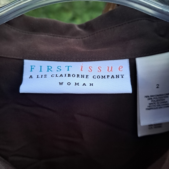 First Issue a Liz Claiborne company New Shirt size 2💐🏵🌼🌻 - Picture 4 of 8